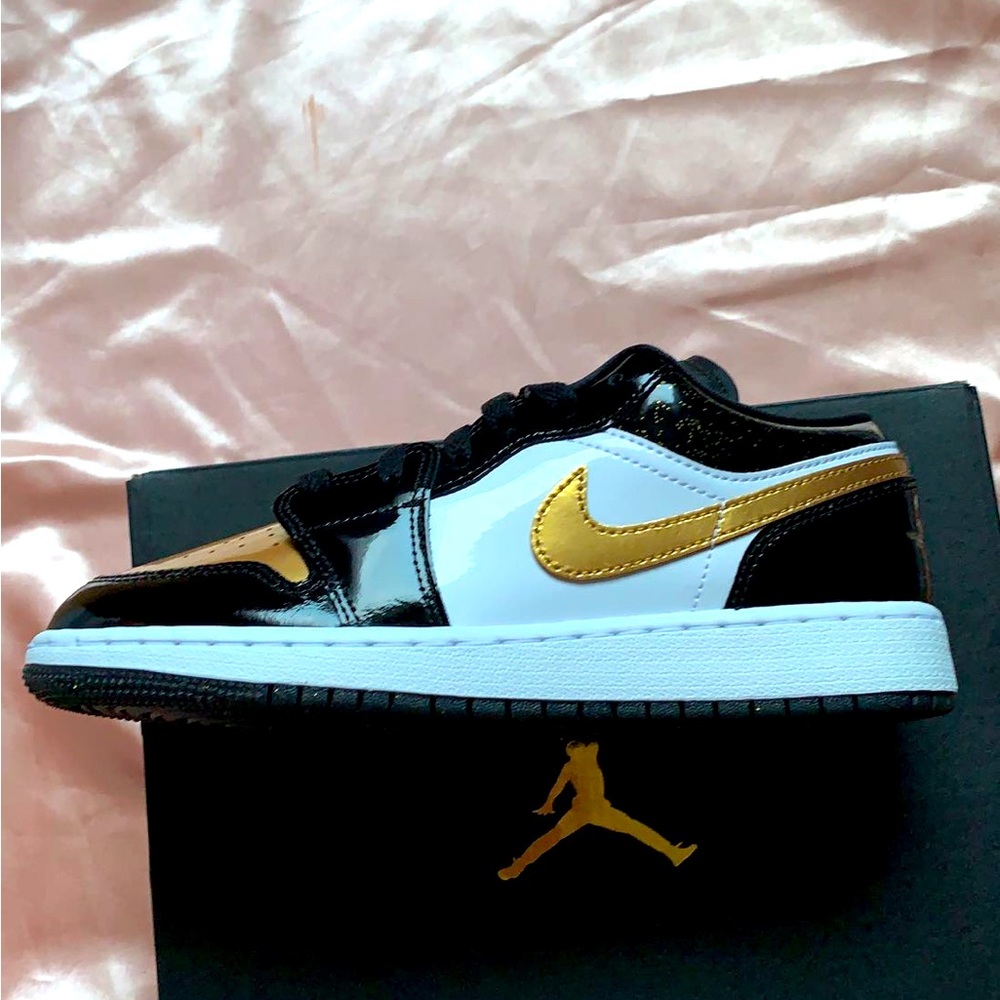 New Jordan women 7